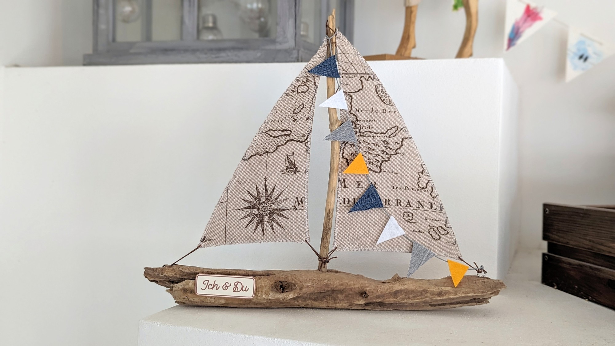 Personalisiertes Treibholzboot mit Namensschild „Ich & Du“
