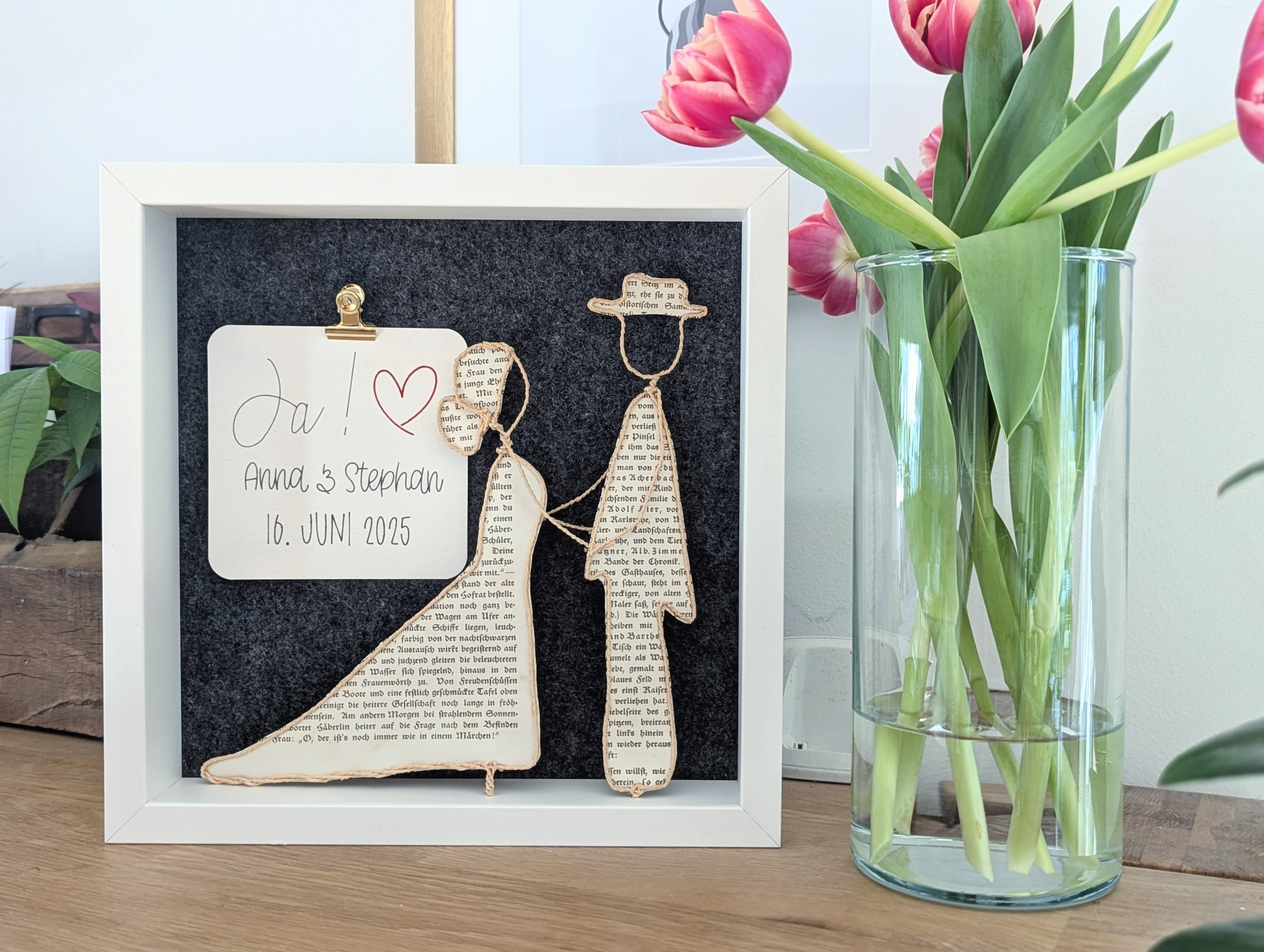 Hochzeitsrahmen mit Papierdraht-Brautpaar für Anna und Stephan