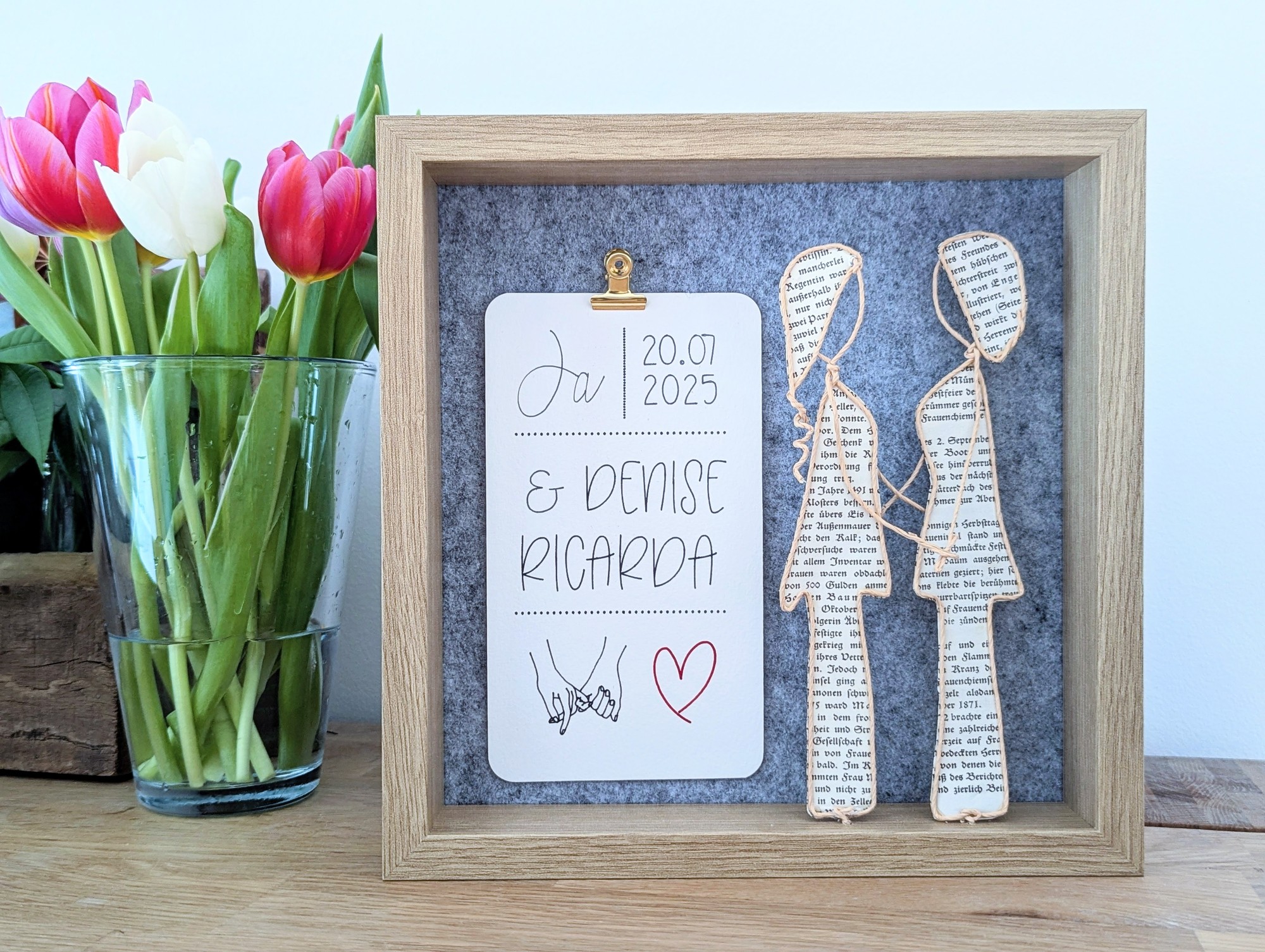 Hochzeitsrahmen mit Papierdraht-Brautpaar für Denise und Ricarda