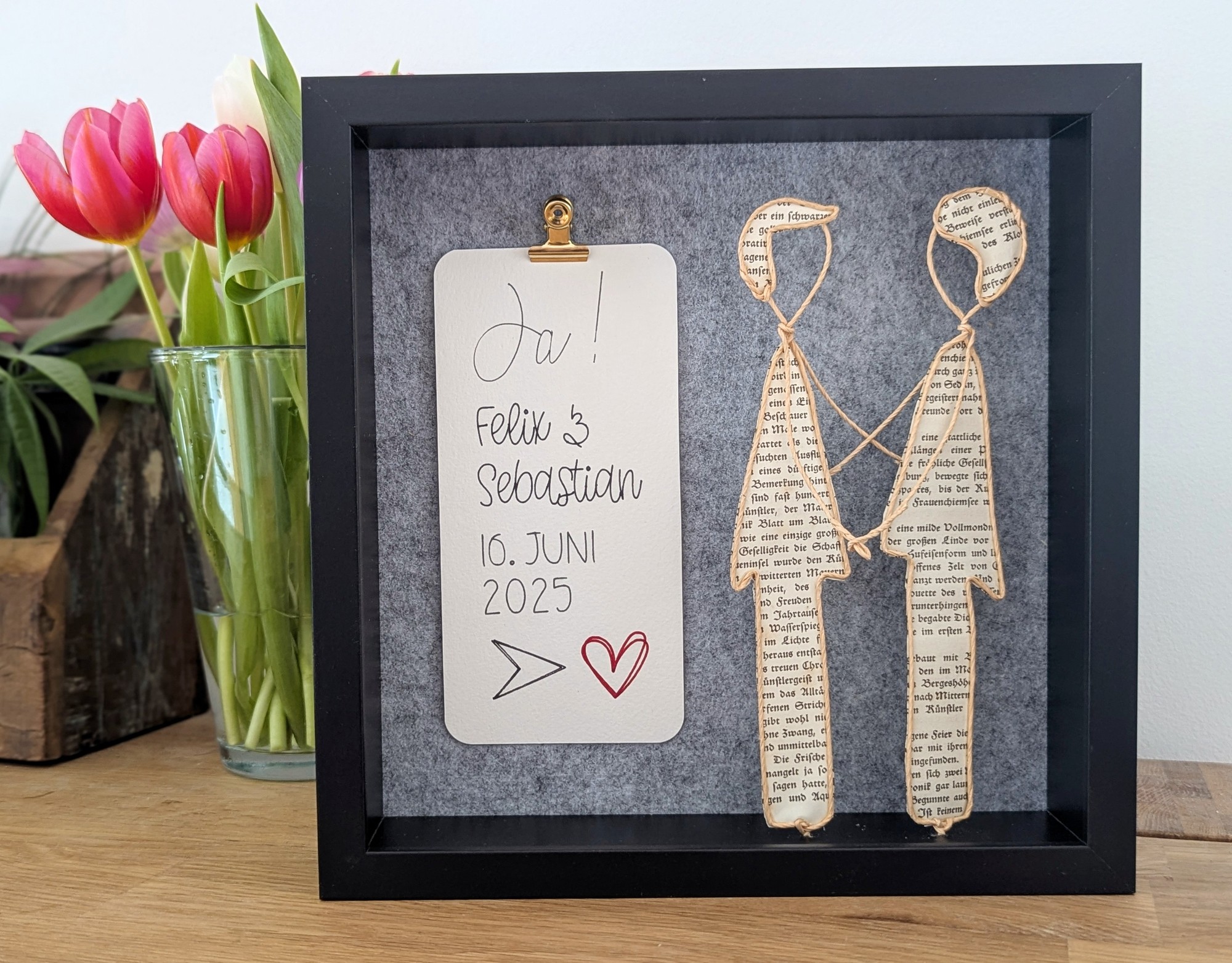 Hochzeitsrahmen mit Papierdraht-Brautpaar für Felix und Sebastian